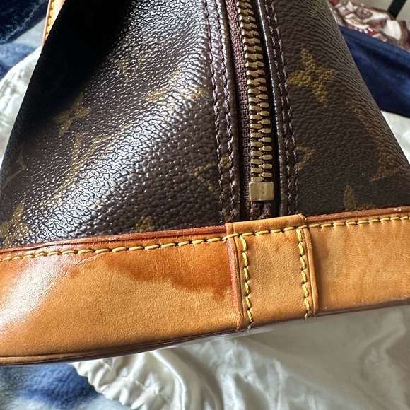 Louis Vuitton Monogram Alma PM - Picture 9 of 16